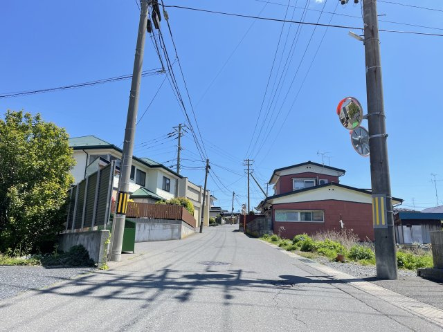 八戸市大字鮫町字居合の前面道路含む現地写真