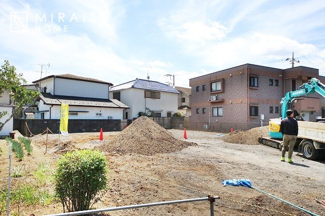 【前面道路含む現地写真】 | 人生100年時代、永く安心してお住まいいただくために、大切なご家族と財産を守ることのできる地震に強い安心な住宅！お休みの日にご家族で見学はいかがでしょう♪