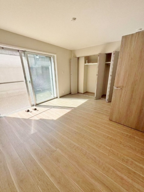 豊島区上池袋1丁目の洋室|1階9.0帖洋室
プライベート空間も広さをしっかりと確保しております
壁面には大容量のクローゼット付です