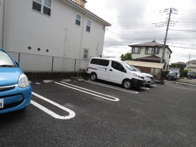 アミティエIの駐車場
