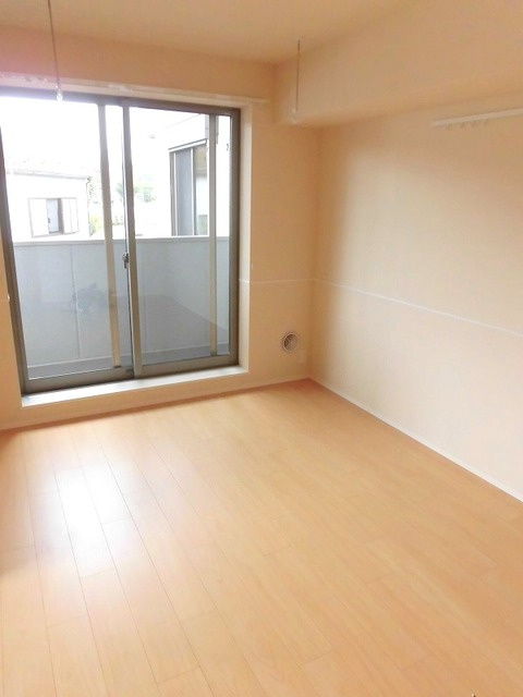 ＫＩＮＥＹＡの居間・リビング|★最上階・陽当たり良好な明るいお部屋です★