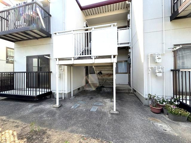 シャトードイワネJ号館のエントランス