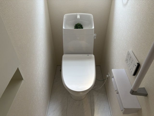 盛岡市南仙北3丁目のトイレ|温水洗浄便座機能付き