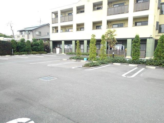 プレステージコートファミーユ館の駐車場|駐車場