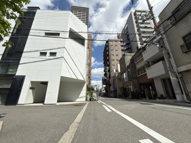 上本町　中古戸建の前面道路含む現地写真