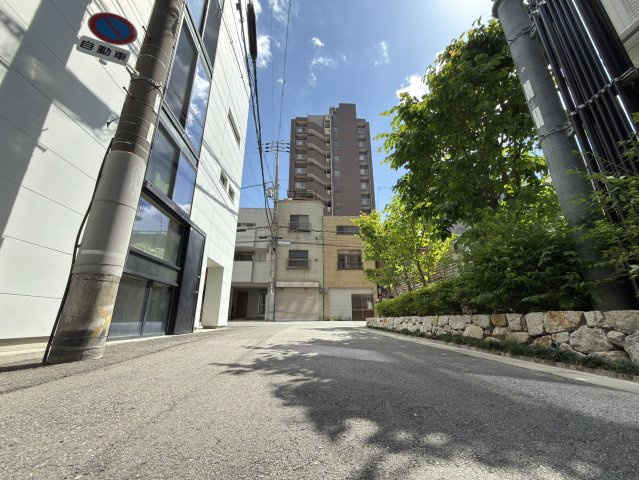 上本町　中古戸建の前面道路含む現地写真