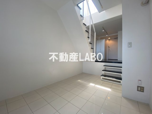 U residence 弁天町の居間・リビング