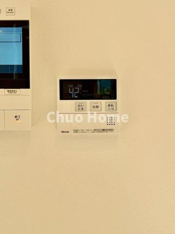 西大島ハイムの発電・温水設備|【給湯リモコン】外での一日を忘れさせてくれるオートバス機能でお好みの湯量・温度に調整された浴槽。