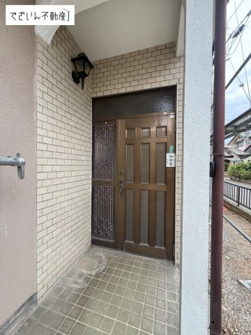 【玄関】 | 上里町七本木　中古住宅   | 現地(2026年5月撮影)