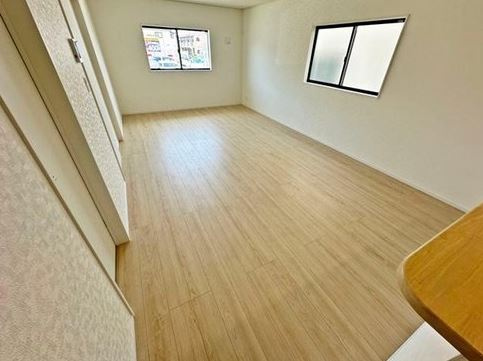 【新築】鶴ヶ島市中新田第6 全1棟の居間・リビング|15.2帖LDKです