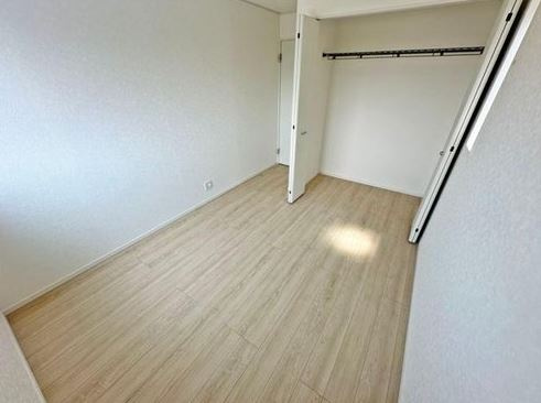 【新築】鶴ヶ島市中新田第6 全1棟の洋室|2F南東 5.7帖洋室です