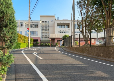 【展望】 | グランシティワンダーマークス | 眺望を気にして物件を探す場合、前面に建物が建っていないか現地で確認しましょう！前面に建物があると景色はもちろん、日当たりや風通しにも影響が出てきます。住んだ時のことを想像しながら現地見学をしましょう。
