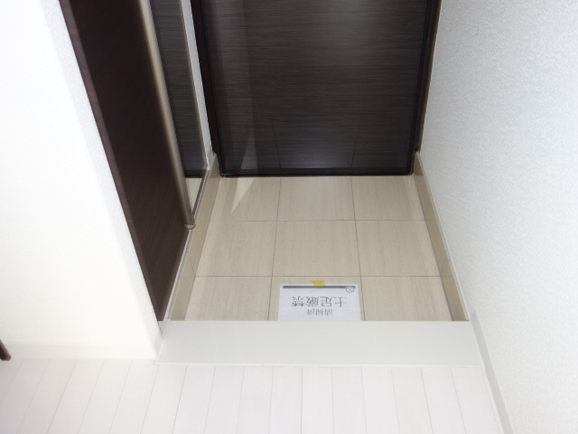 ラムール東二見の玄関