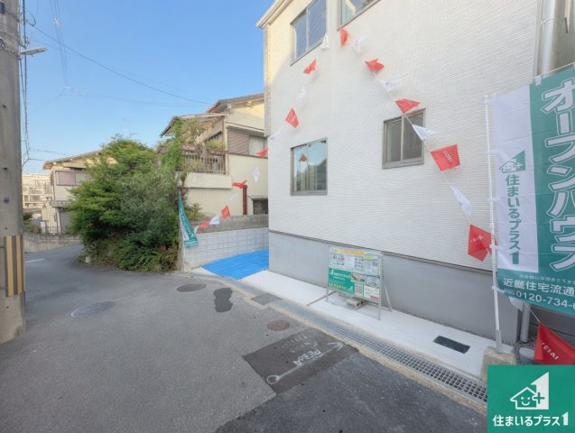 5日(土)6日(日)現地ご見学可能！　枚方市菊丘町　限定1邸の前面道路含む現地写真|車通りの少ない前面道路！お子様がいらっしゃるご家族でも安心！