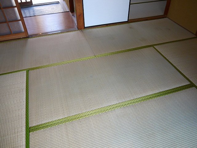 中田正宏貸家の寝室|落ち着いた色調の寝室です