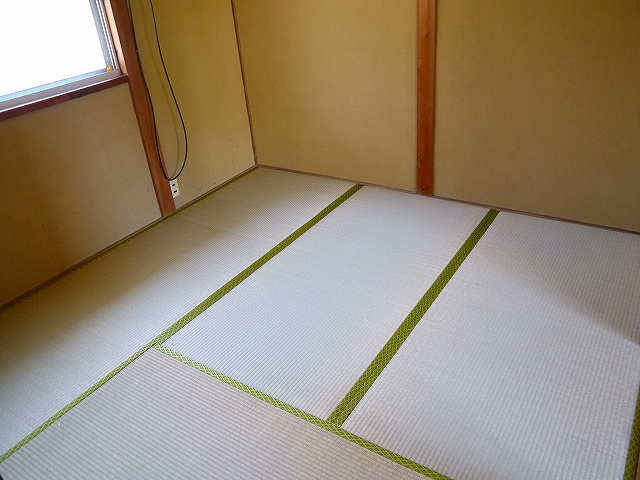 中田正宏貸家の和室|畳の上でゆっくりとくつろげる和室です