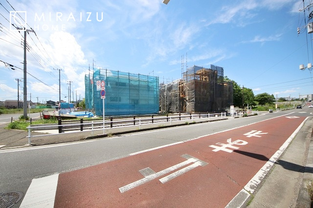 【前面道路含む現地写真】 | 贅沢な暮らしにぴったり設備が魅力♪家事導線の良い水回りで毎日綺麗家事もラクラク♪早朝、夜間問わず現地見学＆周辺環境ご案内致します♪