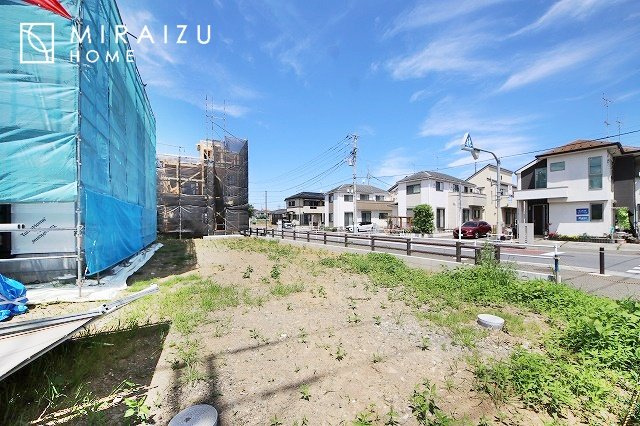 【前面道路含む現地写真】 | 日当たりの良いお家は嬉しいですよね。それぞれ価値観が分かれる箇所です、実際に内覧して日当たりの心地よさをご体感下さいね♪