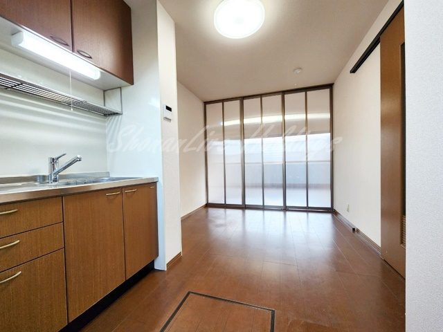 藤沢市本藤沢１丁目のアパートの居間・リビング