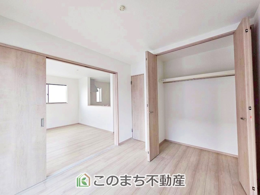 ハートフルタウン宇都宮市鶴田町2488番　C号棟の設備|雨の日や湿気の多い梅雨時期など、洗濯物が乾き難い時期に重宝する浴室換気乾燥機。乾燥機能だけではなく、冬場の浴室内の寒暖差を緩和する暖房機能も標準装備。ヒートショック対策に一役買います。