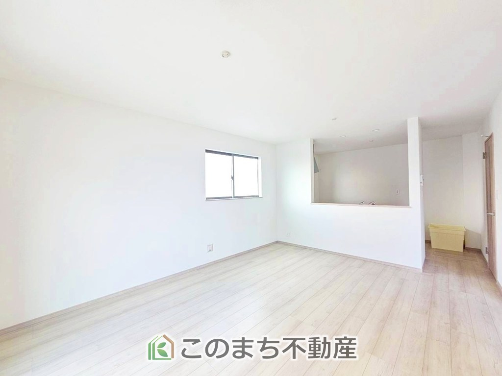 ハートフルタウン宇都宮市鶴田町2488番の居間・リビング|オープンでのびやかな空間を生み出す、こだわりの広がりとゆとり。家族と過ごす時間を大切にしたい方にぴったりの明るくゆとりある住空間です。
