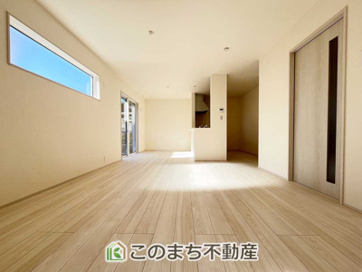 【居間・リビング】 | 古河中田第4　 | 同社施工物件写真。※建具やフローリング、その他仕様が異なる場合がございます。