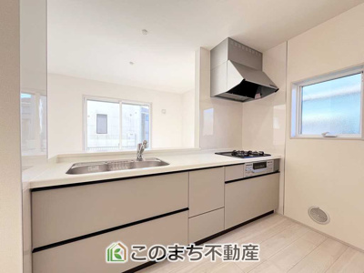 【キッチン】 | 古河中田第4　 | 同社施工物件写真。※建具やフローリング、その他仕様が異なる場合がございます。