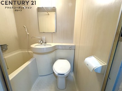 浴室内にトイレがあります☆