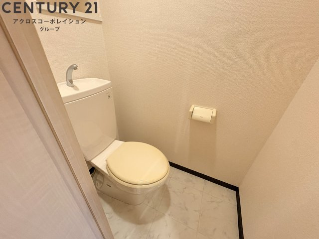 シンプルで掃除のしやすいトイレです☆