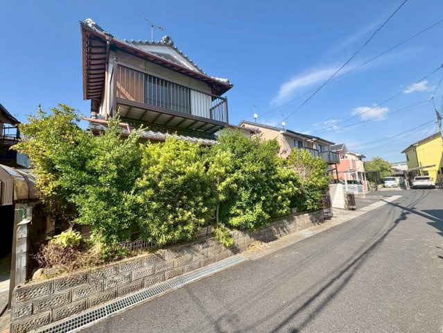 草津市東矢倉3丁目1号地　建築条件無し売土地の前面道路含む現地写真