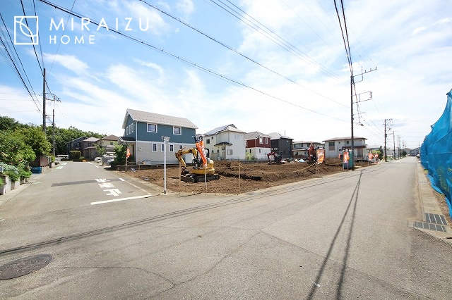 【前面道路含む現地写真】 | ＼静かな環境で落ち着いた暮らしをご希望のお客様／広さと価格のバランスの良いマイホーム！近隣施設にも恵まれ立地！詳細、ご見学希望・資料請求ミライズホームお気軽にお問合せ下さい♪