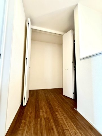 リーブルガーデンうるま市前原・４号棟の収納|２階廊下には、大容量のクローゼット収納を設置