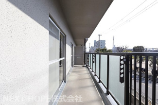 【バルコニー】 | オリーブハイツ姫島 | L字型バルコニーです♪全てのお部屋がバルコニーに面しております！！