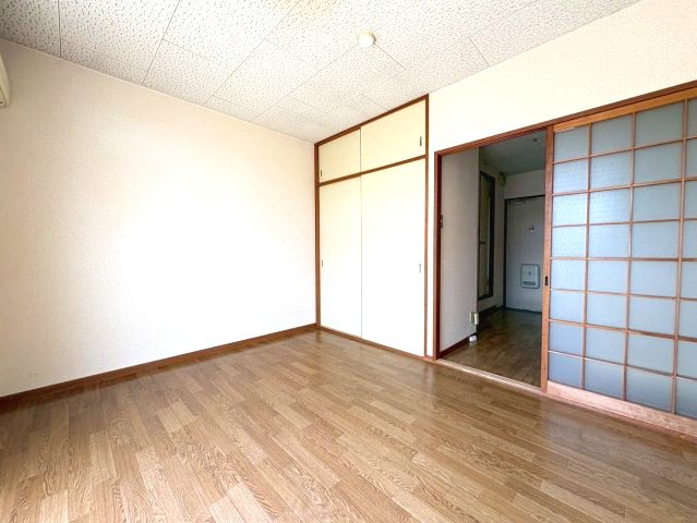 光ハイツ・杉本の洋室