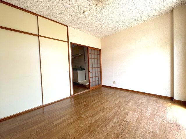 光ハイツ・杉本の洋室