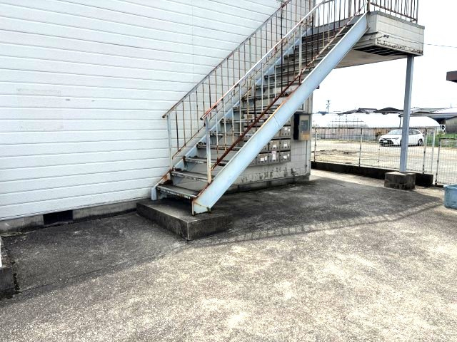 光ハイツ・杉本のエントランス