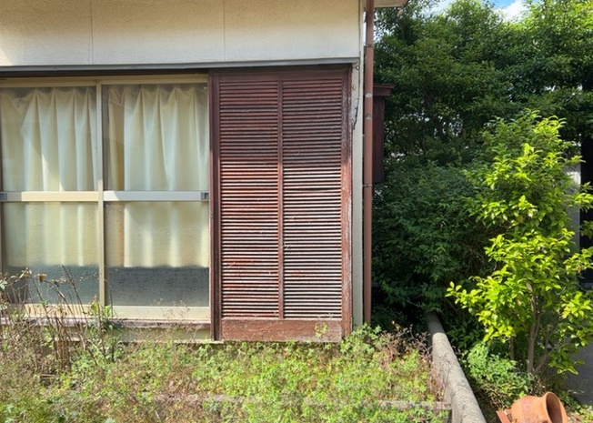 【外観】 | 土地購入を検討されている場合、境界杭がない状態で購入してしまうと境界確定測量をする必要があり、費用がかかります。購入の前に、売主、隣土地所有者立ち合いのもと境界を確定し境界杭を設置するのがベストです。