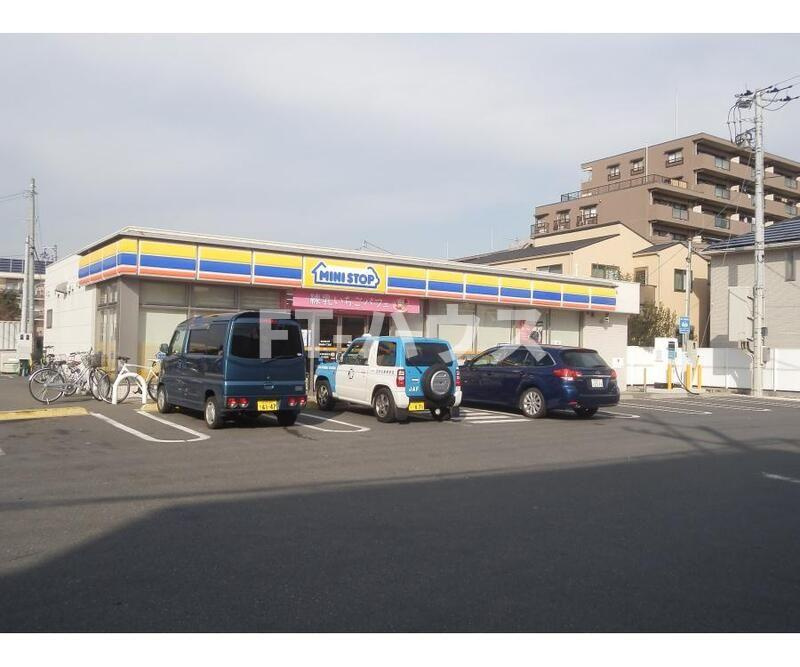 ニューシャルマンの駐車場