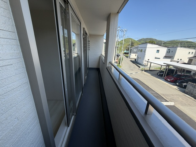 盛岡市南仙北3丁目のバルコニー|日当たりが良いのでテーブルや椅子を置いてテラスにするのも◎
