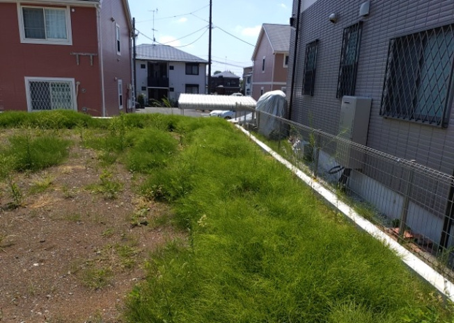 【外観】 | 土地を買う際、住む地域の自治体や福祉の補助制度にも注目してみましょう。子供や老人の医療補助やゴミ出しのルールなど、自治体によってルールに大きな違いがあるため、暮らしやすい土地で判断するとよいでしょう。