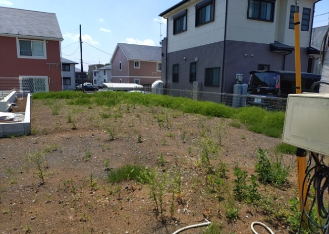 【外観】 | 隣家の土地はどうなっているのか、生活利便施設が近くにあるのか、学校まで近いかなど、お客様のライフスタイルにあわせたイメージが重要です。また、近くにあると困る施設が近くにないかも確認するといいでしょう。