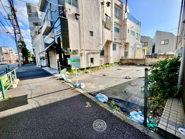 杉並区南荻窪1丁目　建築条件無し売地の前面道路含む現地写真|2026.05.11撮影

現地ご見学希望・資料請求などお気軽にお問い合わせ下さい！
03-5990-5201
