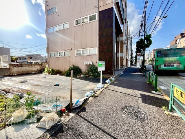 杉並区南荻窪1丁目　建築条件無し売地の前面道路含む現地写真|2026.05.11撮影

現地ご見学希望・資料請求などお気軽にお問い合わせ下さい！
03-5990-5201