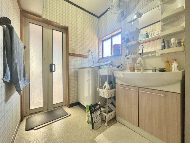 結城市結城中古戸建の独立洗面台