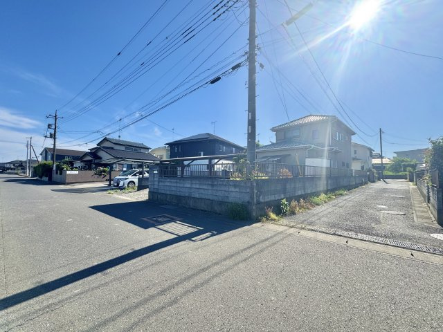 結城市結城中古戸建の前面道路含む現地写真