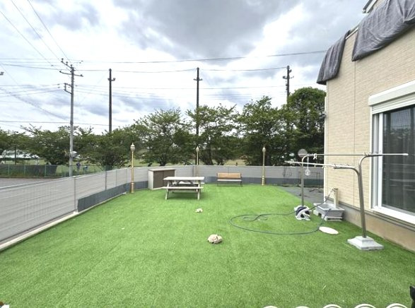 八街市八街ほ　中古戸建の庭|令和6年4月築 敷地約66坪 上下水JR総武本線八街駅徒歩約15分お庭でバーべキューが可能です 2台