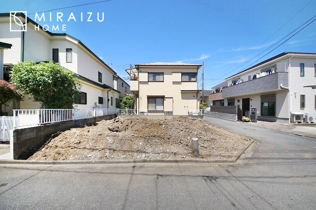 【外観】 | 運転が不安な方も安心な前面道路、きちんと幅員のある道路は女性にも安心です。整備されている道路は気持ちも良いですね♪