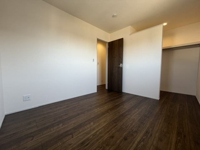 盛岡市南仙北3丁目の洋室|白い壁の部屋は、明るく開放的な雰囲気をつくり広く感じられるのが魅力です