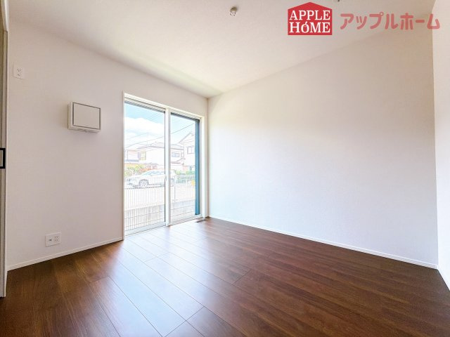 [新築住宅] 鶴ヶ島市中新田 第1期 全3棟の洋室|居室は全室収納あり！たっぷりある収納活用でお部屋もキレイを保てます♪