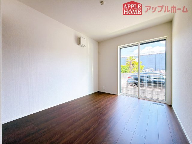 [新築住宅] 鶴ヶ島市中新田 第1期 全3棟の洋室|居室は全室収納あり！たっぷりある収納活用でお部屋もキレイを保てます♪